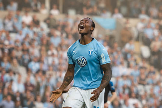 Malmö FFs Carlos Strandberg deppar