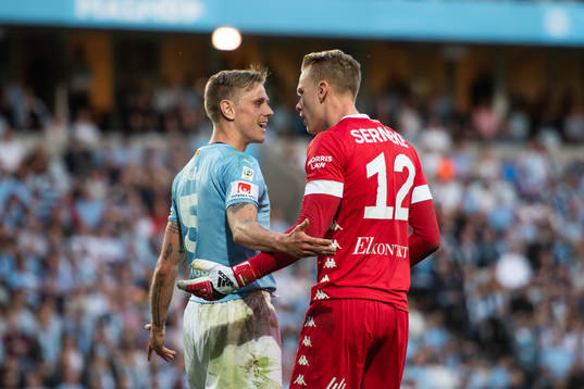 Malmö FFs Sören Rieks i diskussion med IFK Göteborgs