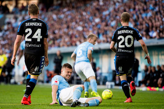 Malmö FFs Mattias Svanberg grinar illa