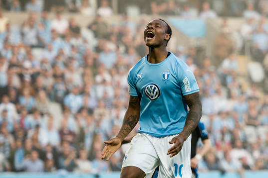 Malmö FFs Carlos Strandberg deppar