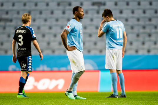 Malmö FFs Carlos Strandberg och Alexander Jeremejeff deppar