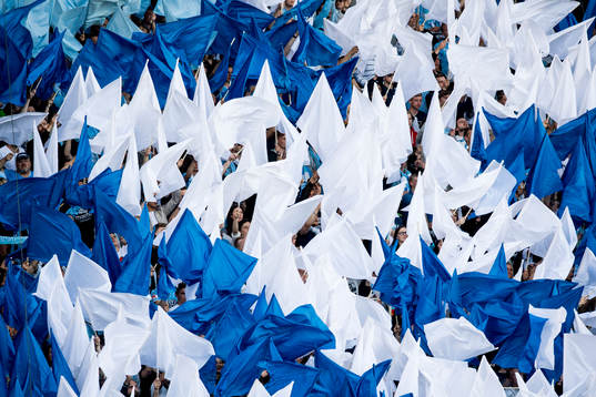 Malmö FFs supportrar ordnar flaggtifo