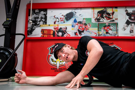 Emil Sylvegård stretchar