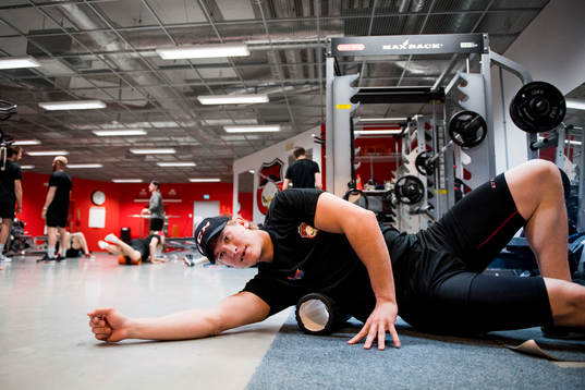Emil Sylvegård tränar i gymmet