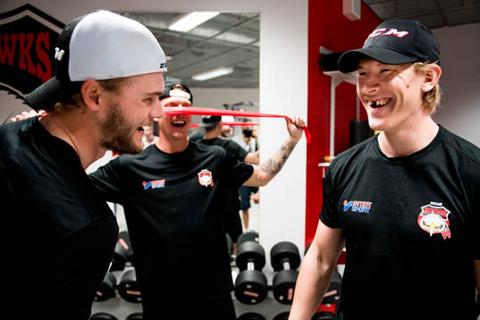 Fredrik Händemark och Emil Sylvegård i samtal