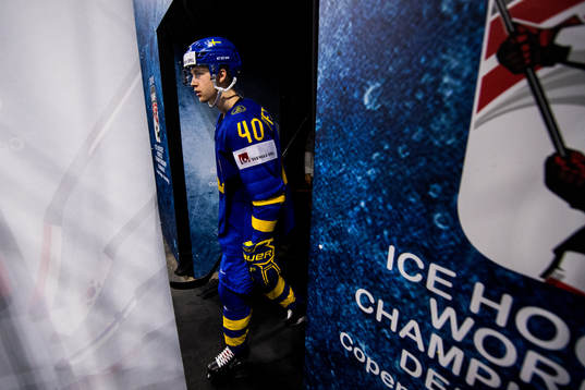 Sveriges Elias Pettersson gör entré