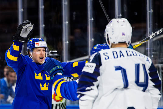 Sveriges Rickard Rakell jublar