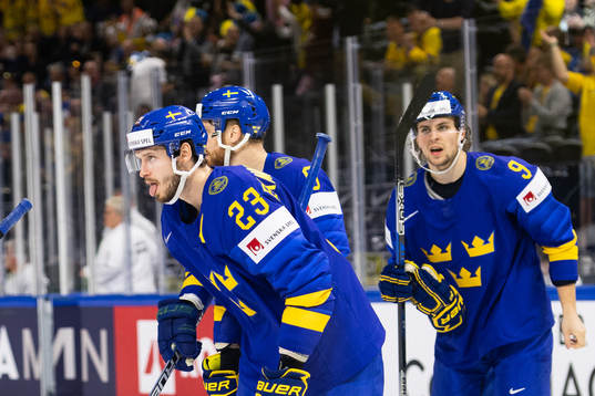 Sveriges Oliver Ekman Larsson jublar