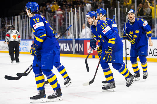 Sveriges Oliver Ekman Larsson jublar