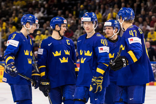 Sveriges spelare med Elias Pettersson (m)
