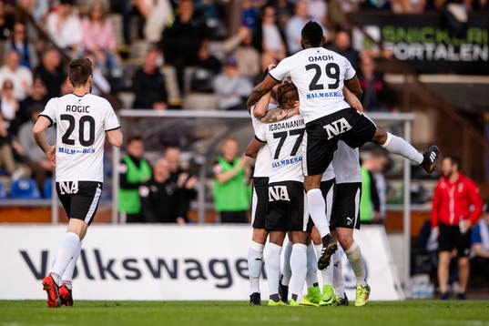 Örebros spelare jublar