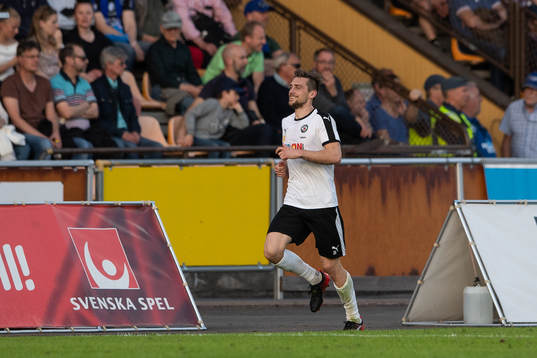 Örebros Filip Rogic jublar