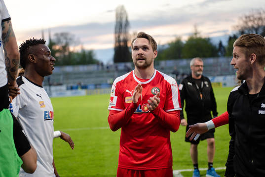 Örebros målvakt Oscar Jansson  jublar