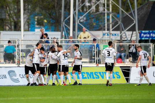 Örebros spelare jublar