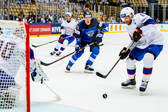 Thomas Valkvæ Olsen of Norway, Kasperi Kapanen of Finland