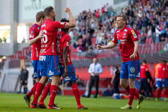 Helsingborgs Abdri Runar Bjarnason jublar med lagkamrater