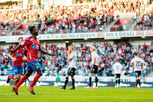 Helsingborgs Mamudu Moro jublar
