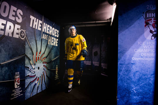 Sveriges Gustav Nyquist gör entré till uppvärmningen