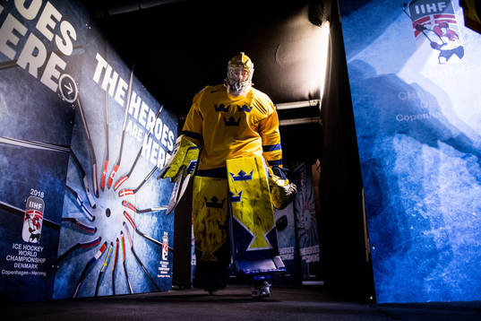 Sveriges målvakt Magnus Hellberg gör entré till