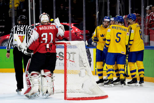 Sveriges Gustav Nyquist jublar med lagkamrater