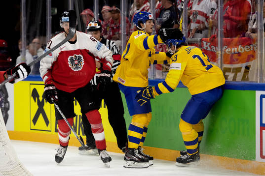 Sveriges Mattias Janmark jublar med Rickard Rakell
