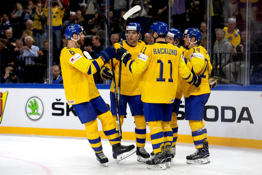 Sveriges Gustav Nyquist jublar med lagkamrater