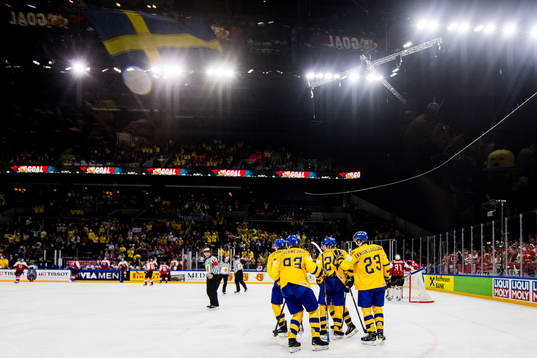 Sveriges spelare jublar