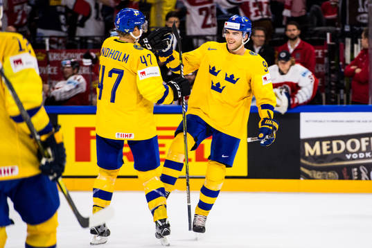 Sveriges Magnus Pääjärvi-Svensson jublar med Hampus