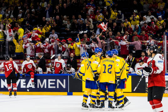 Sveriges spelare jublar