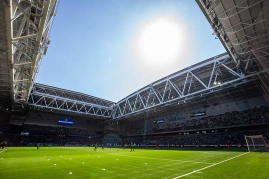 Öcversiktsbild av Tele 2-arena när lagen värmer upp