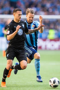 Malmö FFs Arnór Ingvi Traustason och Djurgårdens Jacob