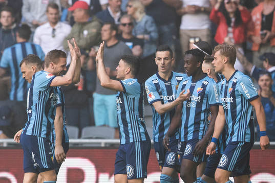 Djurgårdens Jonathan Ring jublar med Kerim Mrabti som