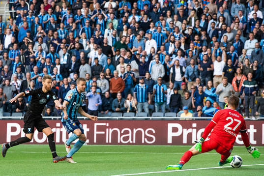 Djurgårdens Jonathan Ring gör 3-0-målet bakom Malmö FFs