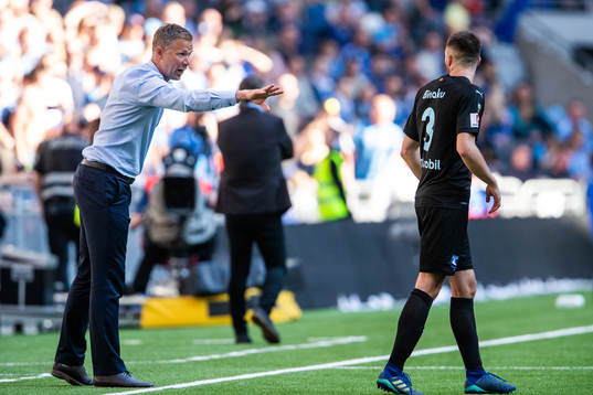 Malmö FFs tränare Magnus Pehrsson instruerar Malmö FFs