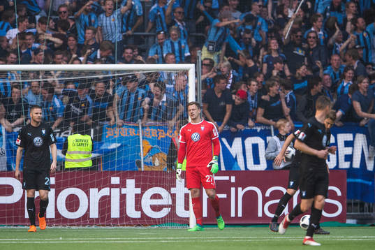 Malmö FFs målvakt Johan Dahlin deppar