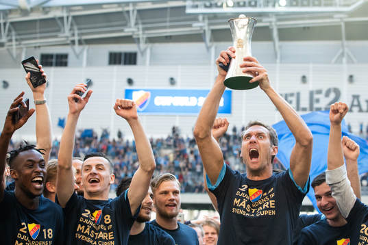 Djurgårdens målvakt Andreas Isaksson och medspelare