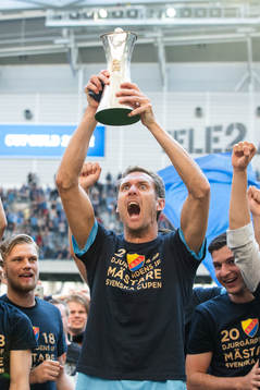 Djurgårdens målvakt Andreas Isaksson och medspelare