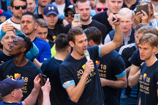 Djurgårdens målvakt Andreas Isaksson jublar ftere vinsten