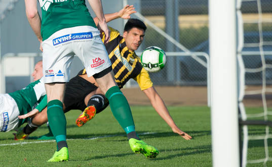 IFK Hässleholms Tommy Filipovic i matchen i division 2
