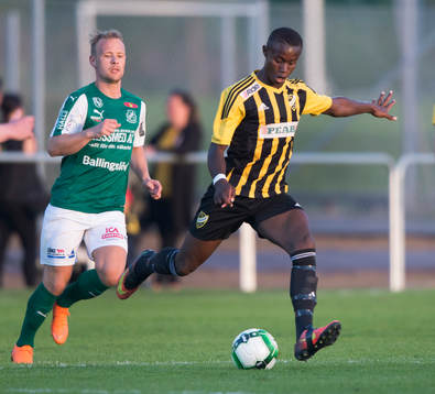 IFK Hässleholms Carl Mujaguzi i matchen i division 2