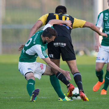 s Burim Rexhepi försöker stoppa IFK Hässleholms Tommy