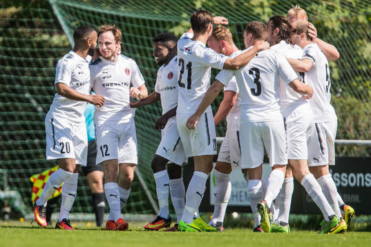 Hittarps spelare jublar