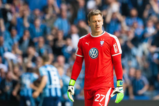 Malmö FFs målvakt Johan Dahlin deppar