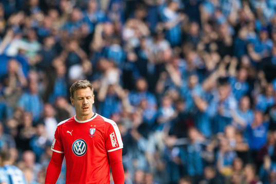 Malmö FFs målvakt Johan Dahlin deppar