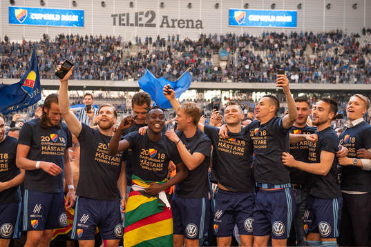 Djurgårdens spelare jublar vid prisutdelningen