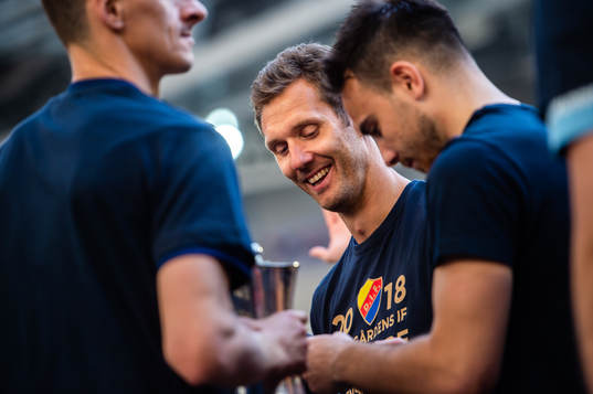 Djurgårdens målvakt Andreas Isaksson jublar