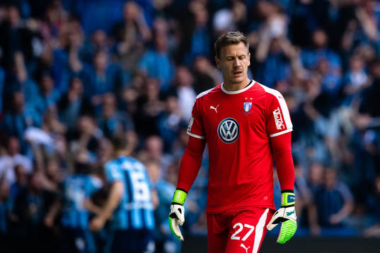 Malmö FFs målvakt Johan Dahlin deppar