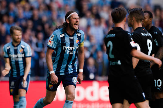 Djurgårdens Jonas Olsson reagerar