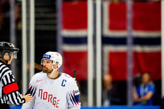 Jonas Holøs of Norway talks to the referee