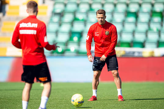 Brommapojkarnas Bajram Ajeti värmer upp